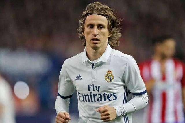 CBA再出顶级锋线球员！场均17分6板，完胜张镇麟和曾凡博